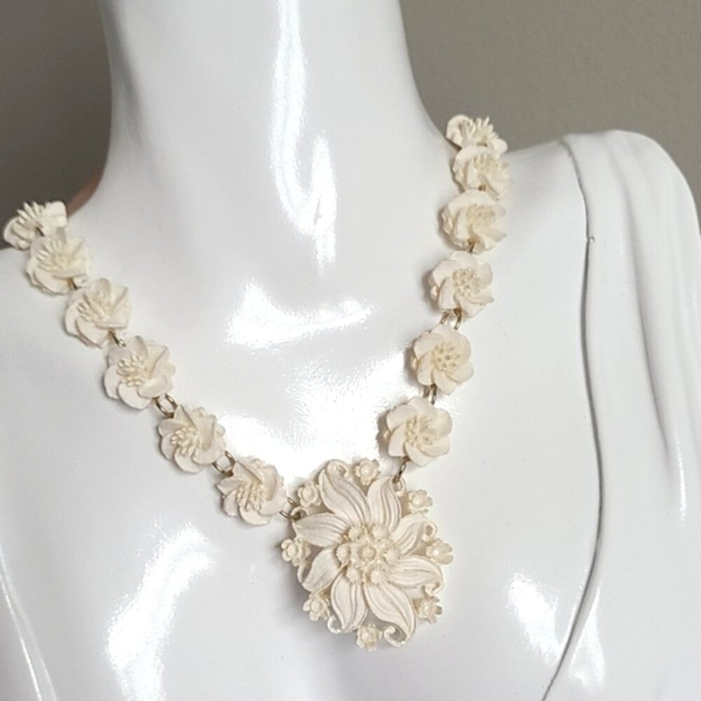 Vintage Celluloid Featherlite Off White Floral Necklace Clip On Earrings